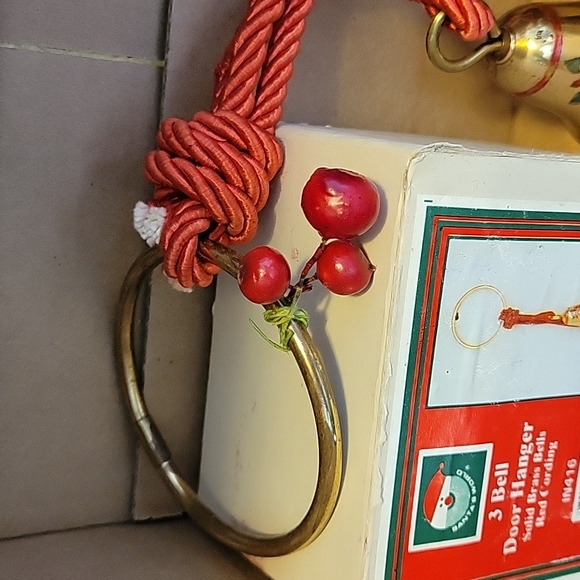 VINTAGE SANTAS WORLD 3 SOLID BRASS BELLS POINSETTIAS DOOR HANGER KURT'S ADLER - Picture 3 of 7